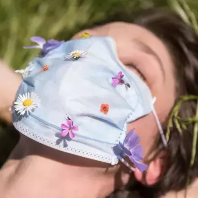 COVID or Hay Fever? Here’s How To Tell the Difference Between Your Symptoms