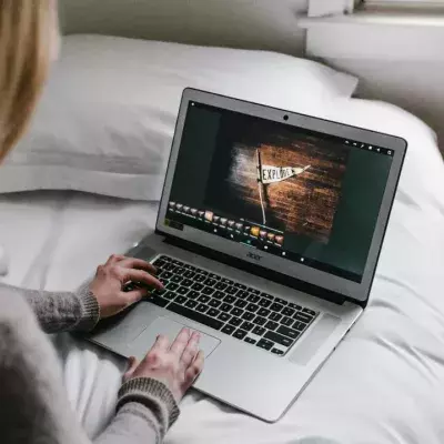 How to work from your bed without hurting your back 