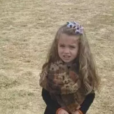 The Viral Image That’s Driving The Internet Crazy, What’s Going On With This Little Girl?