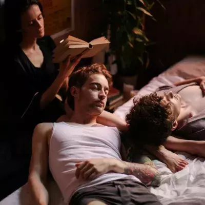 3 signs that you're ready for a threesome