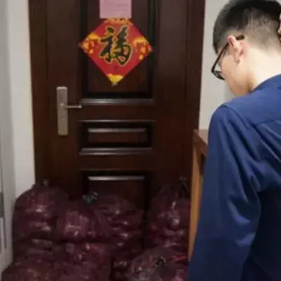 Woman Gets Revenge on Her Ex by Sending Him a Literal ‘Tonne’ of Onions