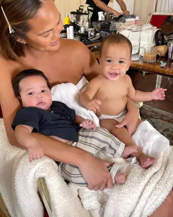 Chrissy Teigen & John Legend 