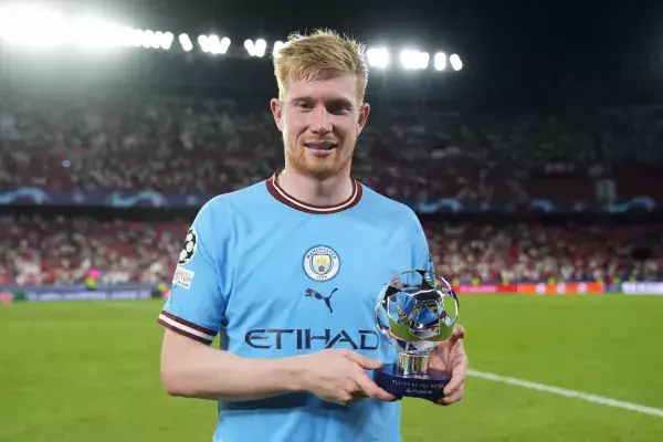 Referred by experts as the 'complete footballer' Manchester City's Kevin De Bruyne earns £400k a week.