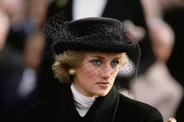 Diana dressed in black
