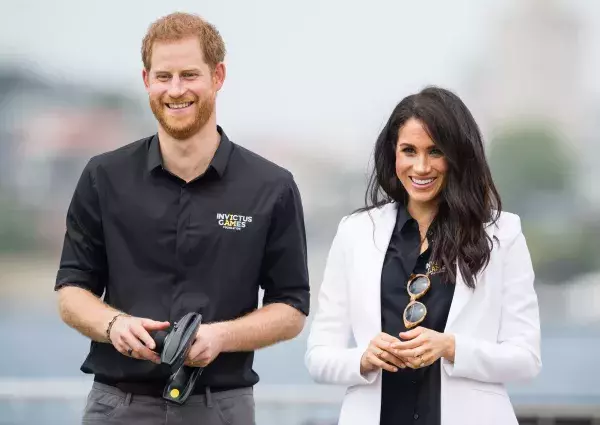 In October 2016, news publications began picking up on their romance and how deeply the couple were in love.