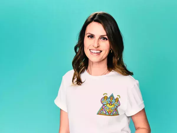 Stand-up comedian snf best-selling author Ellie Taylor is the 10th contestant who hosted the comedy show Live at the Apollo.