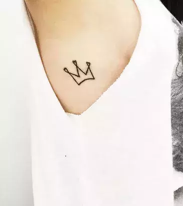 Leo: You are the queen of the Zodiac Signs! A crown would be the perfect trademark for you.