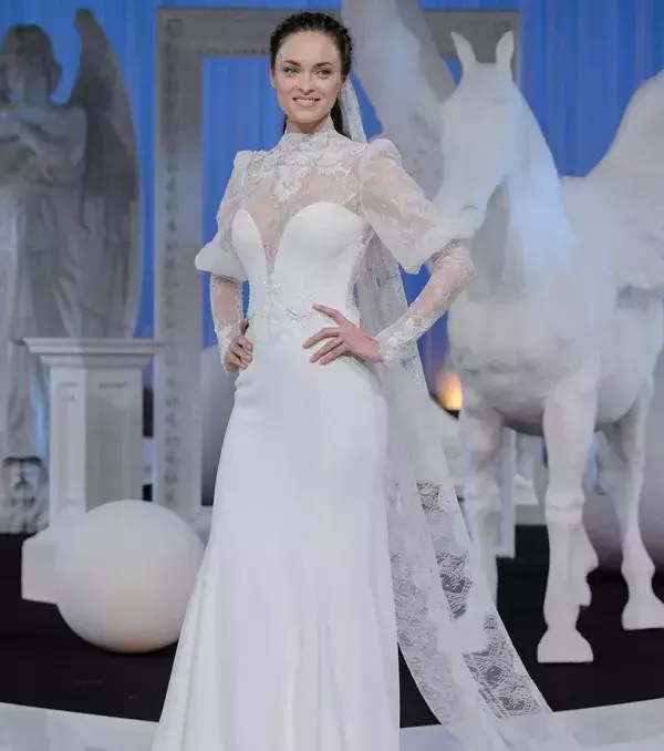 2018 wedding dress: bell sleeves, Alessandra Rinaudo