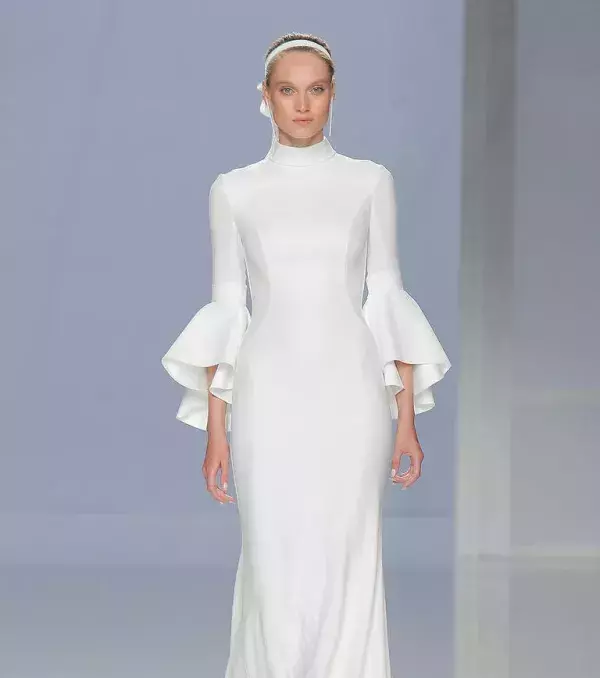 2018 wedding dress: bell sleeves, Rosa Clara