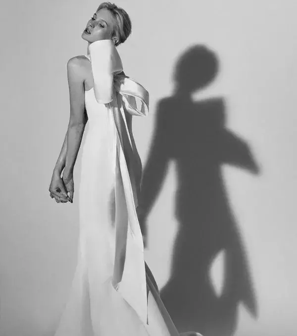 2018 wedding dress: dress with bow, Carolina Herrera