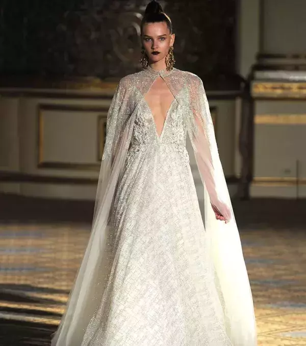 2018 wedding dress: dress with cape, Berta