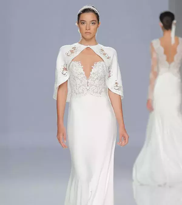 2018 wedding dress: dress with cape, Rosa Clara