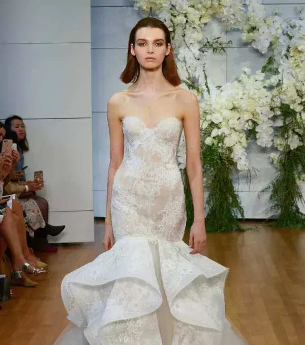 2018 wedding dress: dress with corset, Monique Lhuillier