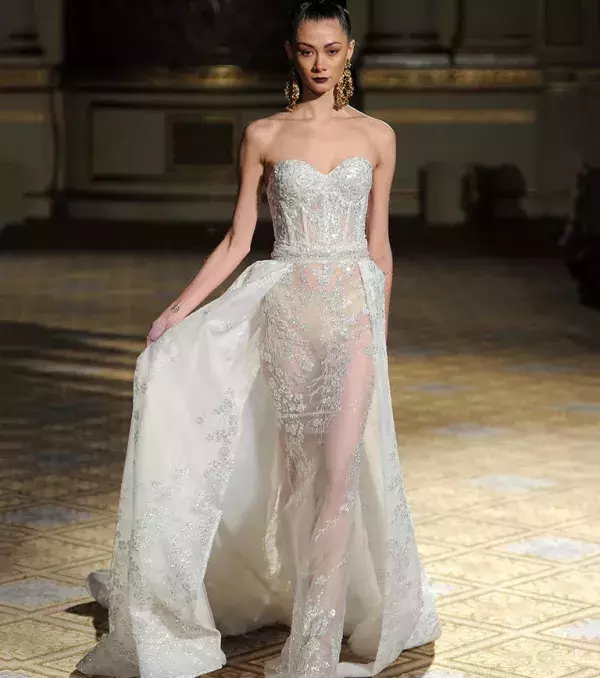 2018 wedding dress: dress with removable petticoat, Berta