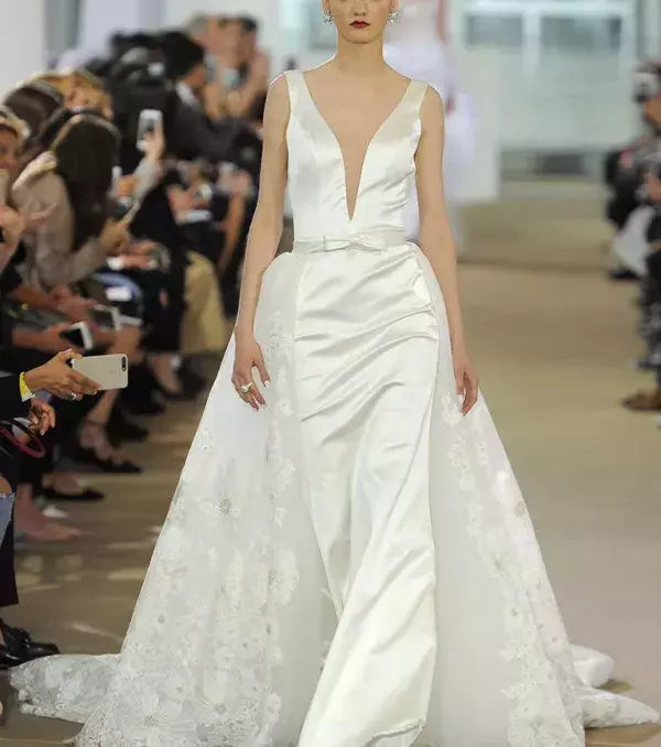 2018 wedding dress: dress with removable petticoat, Ines di Santo