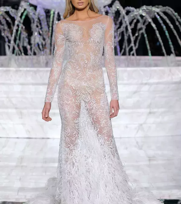 2018 wedding dress: feather dress, Pronovias