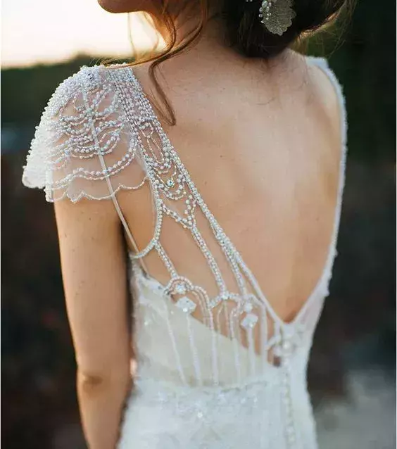 20s-style backless dress