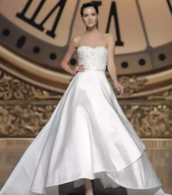 Asymmetrical princess wedding dress - Pronovias