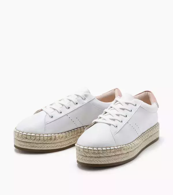 Bershka trainers with a bohemian style.