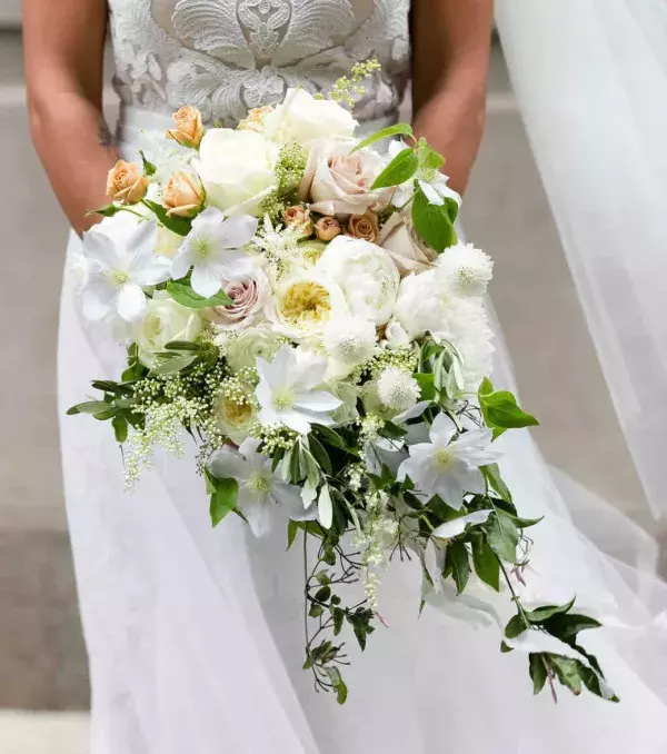 Bridal bouquet: Cascading bouquet