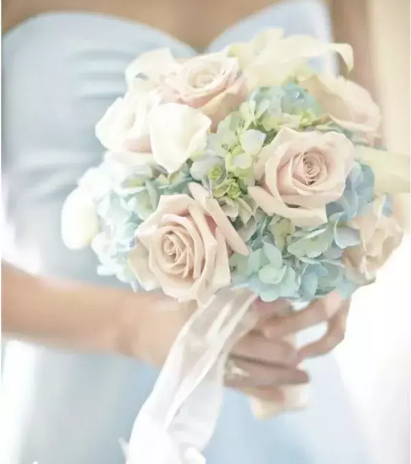 Bridal bouquet: Round bouquet