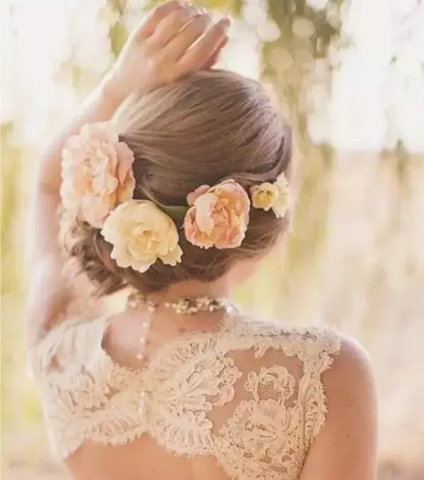 Bridal bun: Accessorised side bun