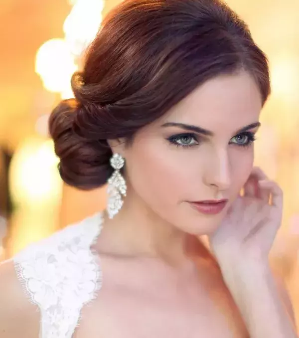 Bridal bun: A chic side bun