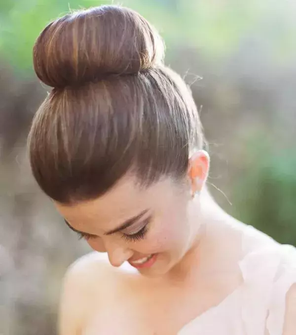 Bridal bun: A minimalist ballerina bun