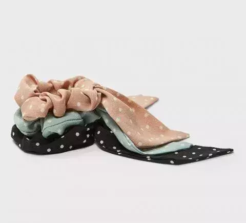 Dotted scrunchies from Stradivarius