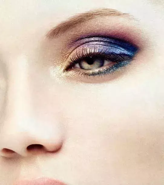 Find colours that match and blend well together to get a vibrant look.