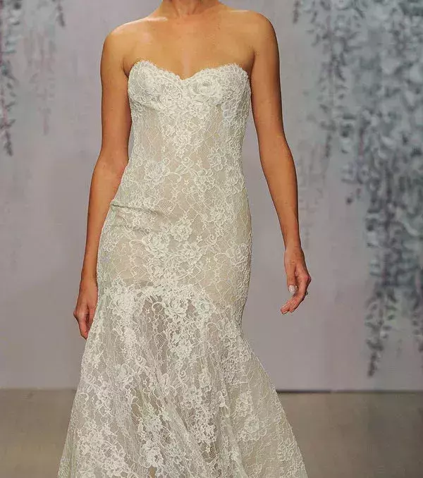 Lace wedding dress: Mermaid, Monique Lhuillier