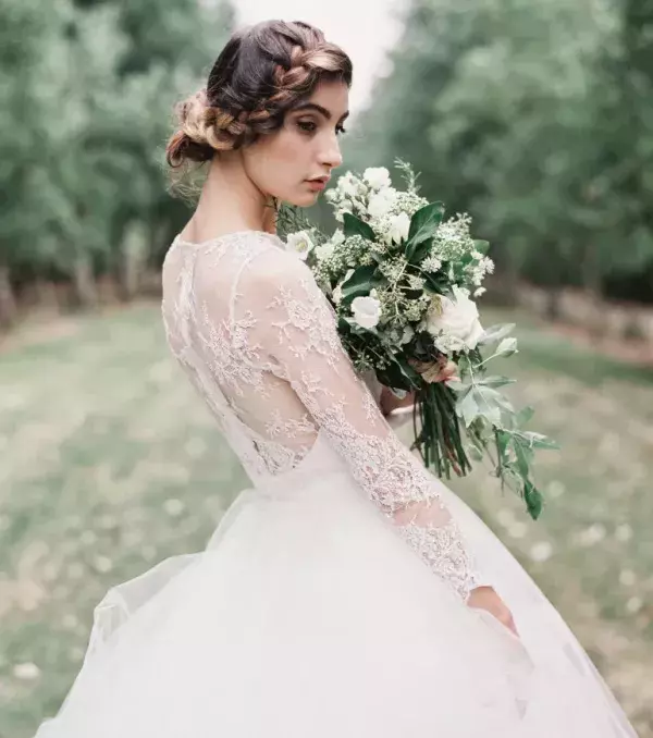 Lace wedding dress: Transparent back, Anna Kara