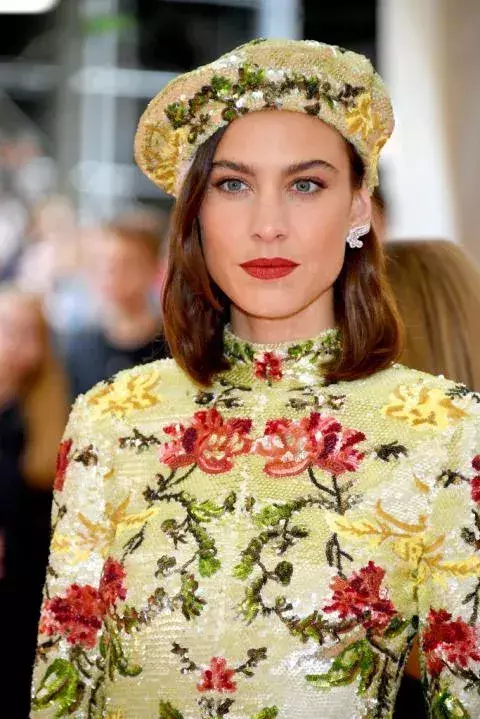 Long bob with a hat or beret