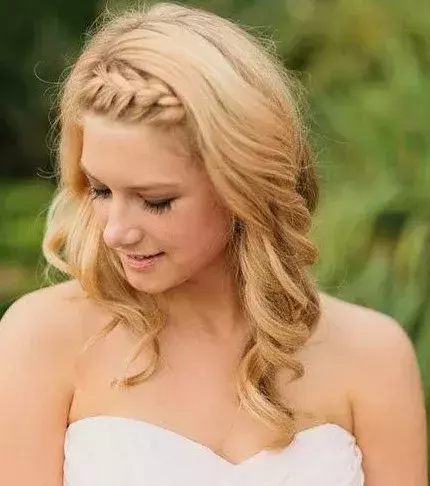 Mid-length wedding hairstyles: Curls with a side braid