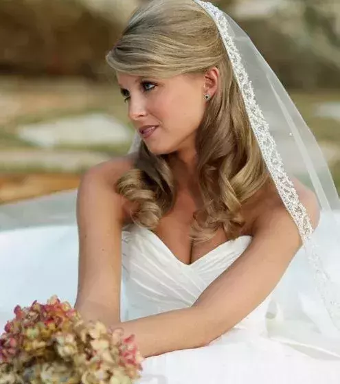 Mid-length wedding hairstyles: Curly with a side fringe