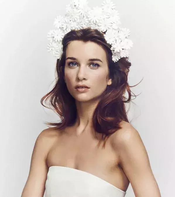 Mid-length wedding hairstyles: Flower crown