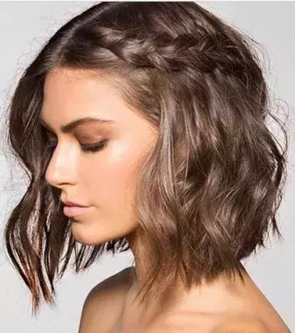 Mid-length wedding hairstyles: Side braid