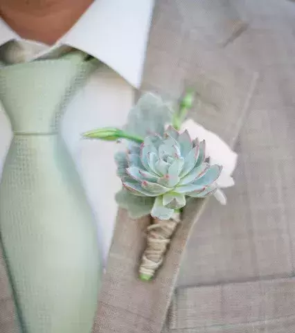 Original wedding ideas: A cactus buttonhole for a summer wedding