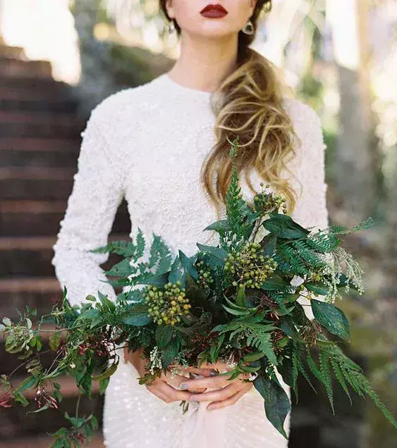 Original wedding ideas: A flowerless bouquet for an autumn wedding