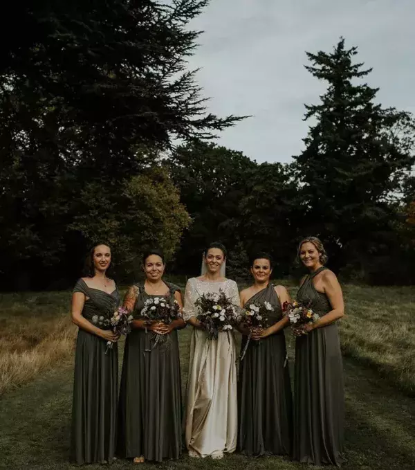 Original wedding ideas: Green bridesmaids' dresses