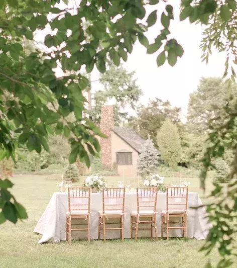 Original wedding ideas: An outdoor countryside meal for a spring wedding