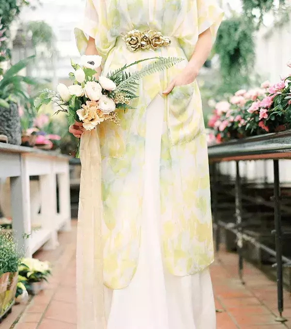 Original wedding ideas: A summer wedding dress with green and yellow shades