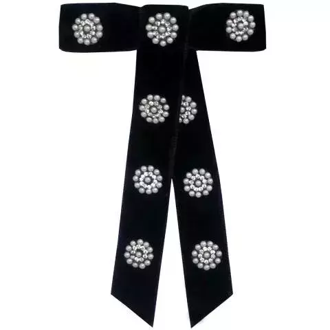 A pearl scarf hair clip           