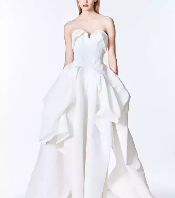 Princess-style wedding dress: Carolina Herrera, 'Elisabeth'