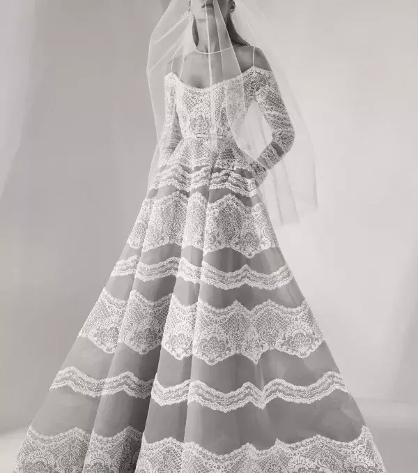 Princess-style wedding dress: Elie Saab