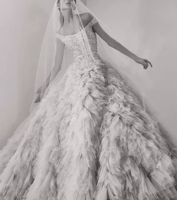 Princess-style wedding dress: Elie Saab