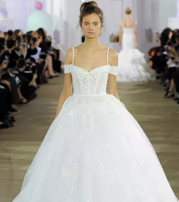 Princess-style wedding dress: Ines di Santo, 'Belle'