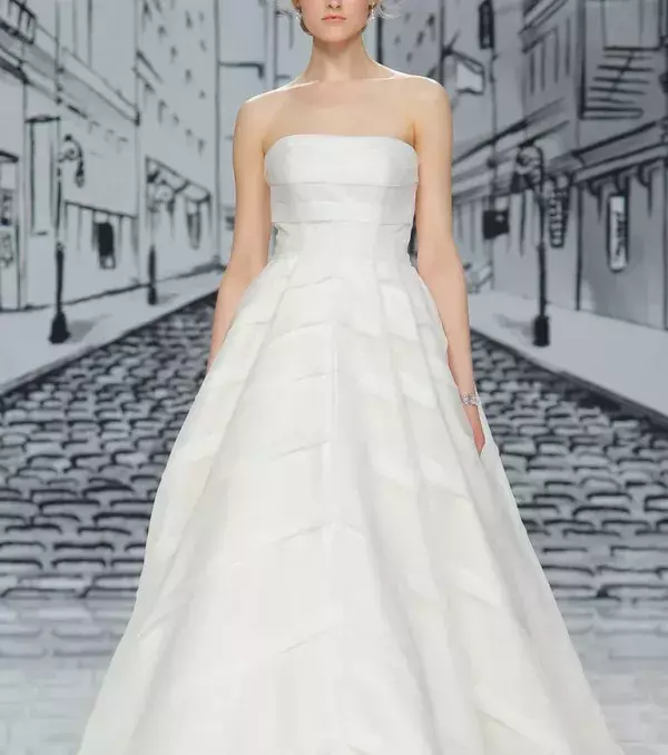 Princess-style wedding dress: Justin Alexander