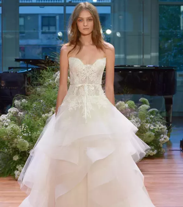 Princess-style wedding dress: Monique Lhuilier, 'Tresor'