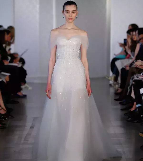 Princess-style wedding dress: Oscar de la Renta, 'Gabrielle'